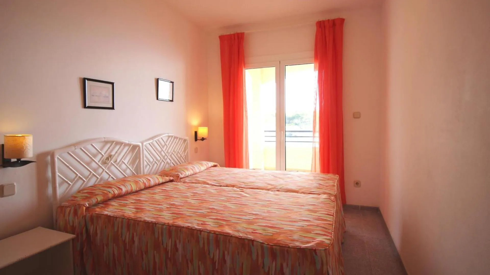 Bellamar A - Casa Adosada Para 10 Personas En Primera Linea De Mar En Llanca. - Es-228-11