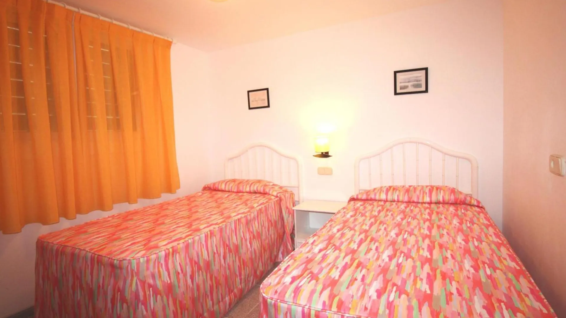 Bellamar A - Casa Adosada Para 10 Personas En Primera Linea De Mar En Llanca. - Es-228-11 0*,