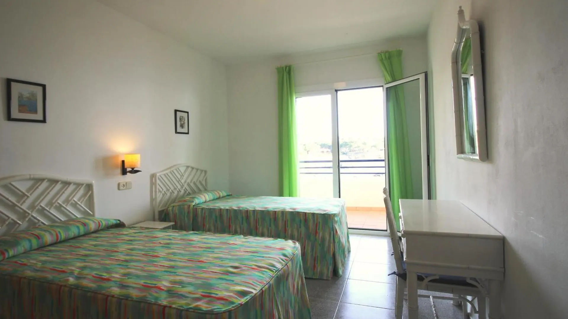 Dom wakacyjny Bellamar A - Casa Adosada Para 10 Personas En Primera Linea De Mar En Llanca. - Es-228-11